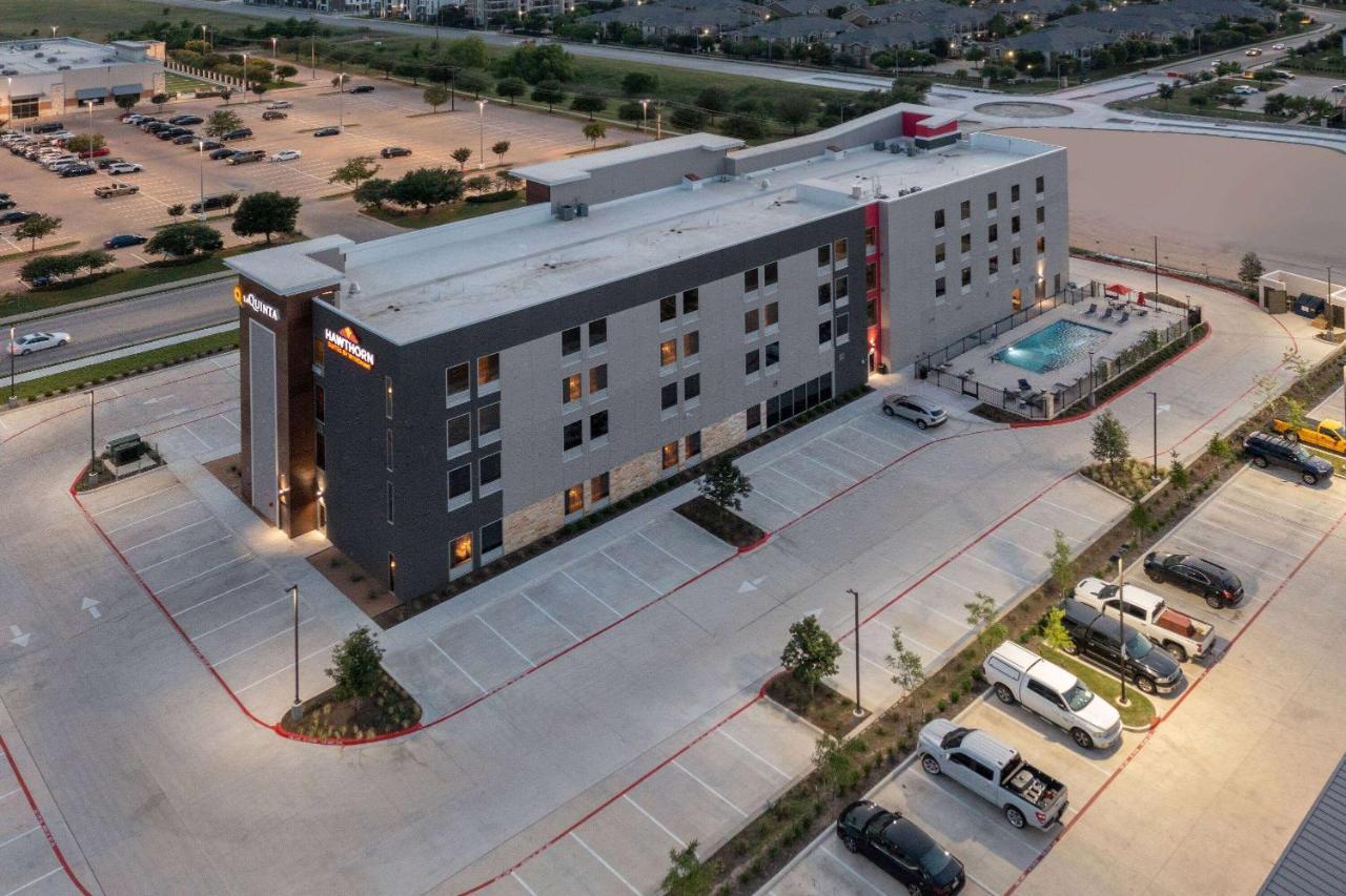 La Quinta Inn & Suites By Wyndham Pflugerville Exterior photo