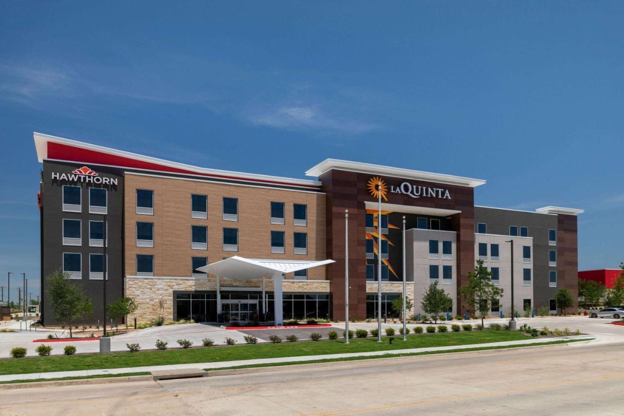 La Quinta Inn & Suites By Wyndham Pflugerville Exterior photo