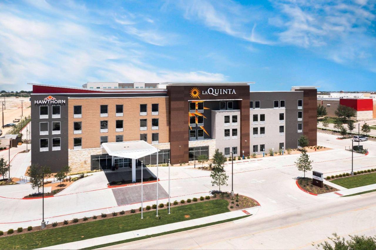 La Quinta Inn & Suites By Wyndham Pflugerville Exterior photo