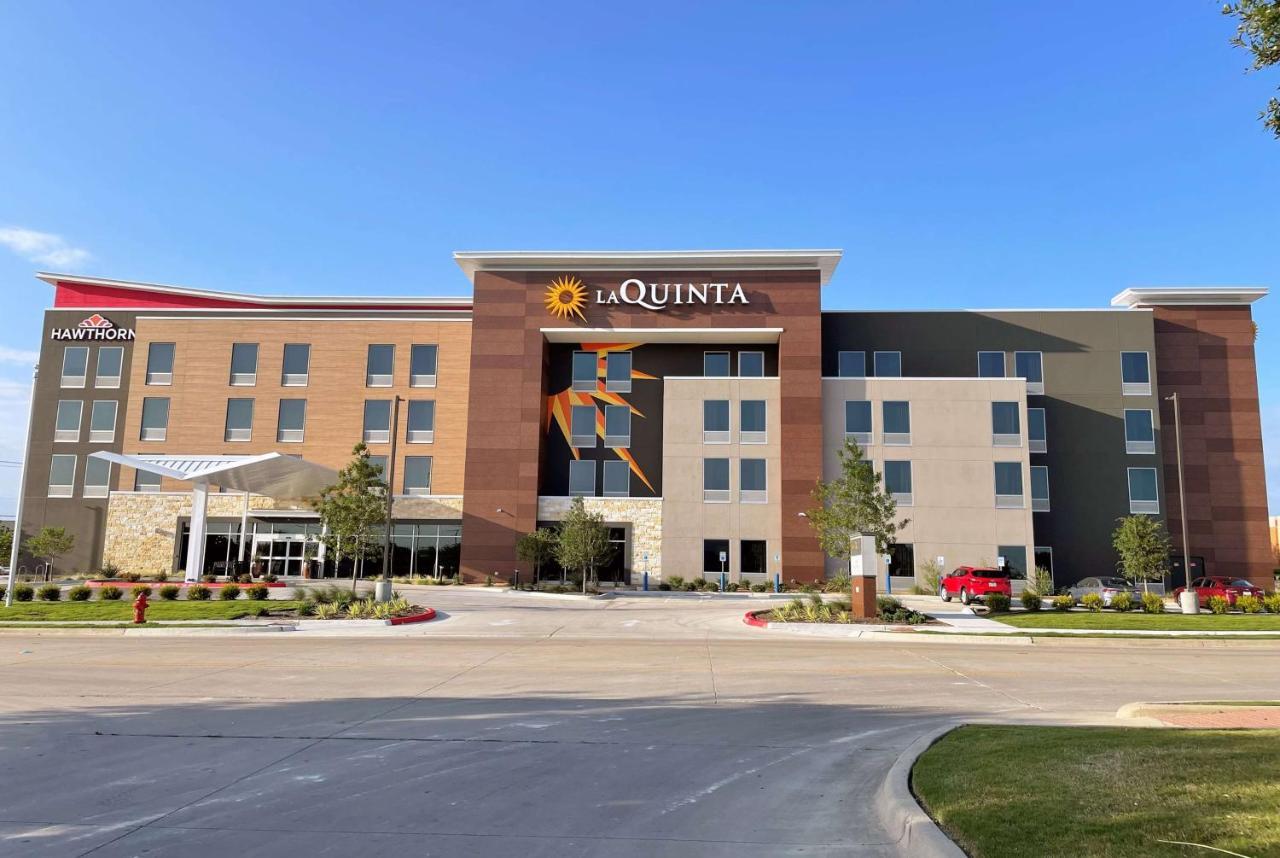 La Quinta Inn & Suites By Wyndham Pflugerville Exterior photo